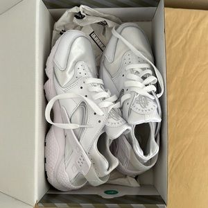 Nike Air Huarache Shoes in White/Pure Platinum Women’s Size 7 Mens Size 5.5